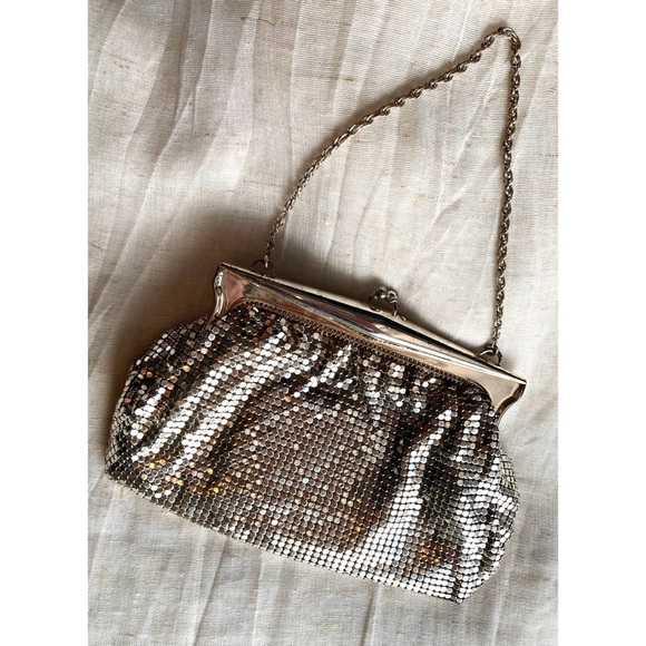 Vintage Whiting & Davis Silvertone Metal Mesh Mini Evening Bag Clutch Wristlet - Picture 3 of 17